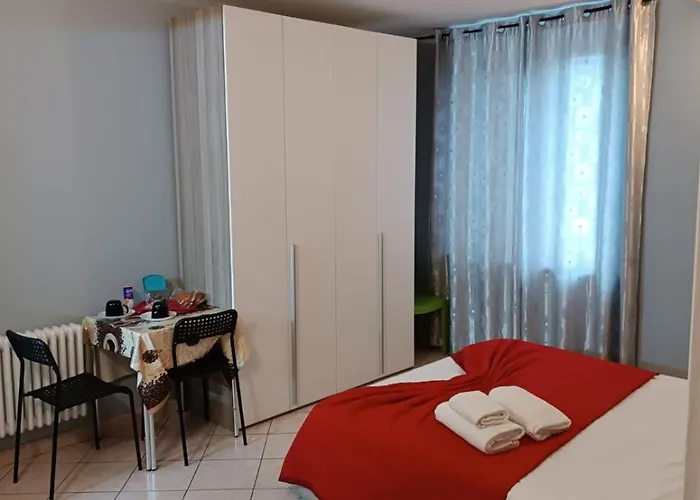 Emilia Via Emilia Ovest 224 Apartamento *